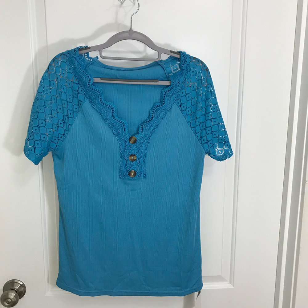La Mode Short Sleeve Lace Trim V-neck Size Large